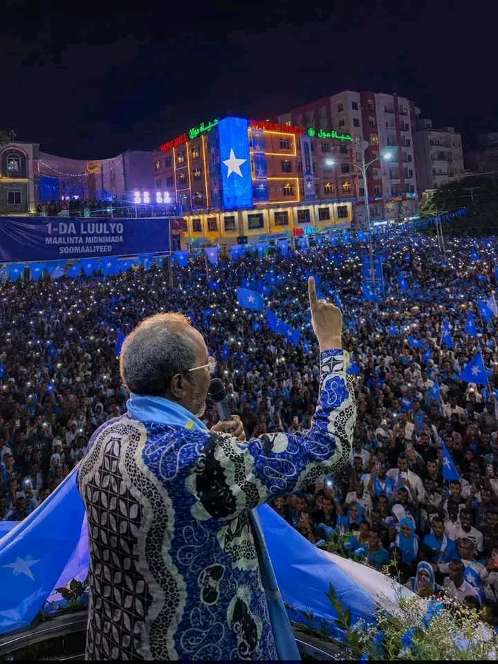 FROM A ROAD OF FEAR TO A STREET OF CELEBRATION: HOW PRESIDENT HASSAN SHEIKH MOHAMUD’S MIDNIGHT WALK ON TALEX ROAD REDEFINED MOGADISHU’S SECURITY STORY 1782899692489